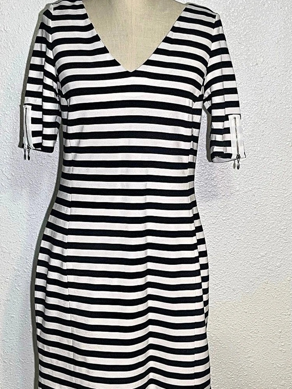 Banana Republic Striped V-Neck Mini stretch Dress in Black & White size Medium